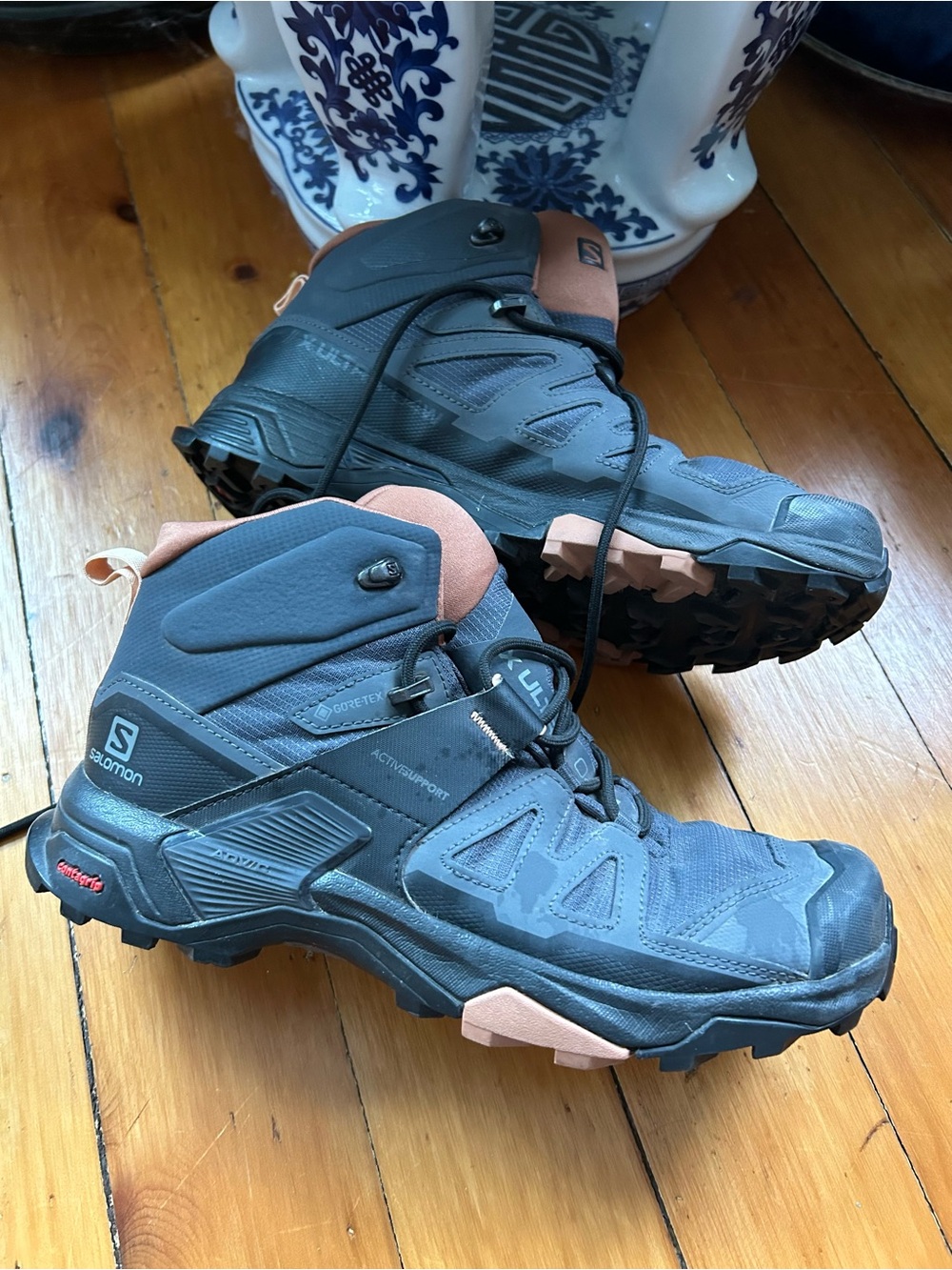 Salomon X Ultra 4 Mid GTX Hiking Boots Ebony/Mocha Mousse 412956 Women's 8